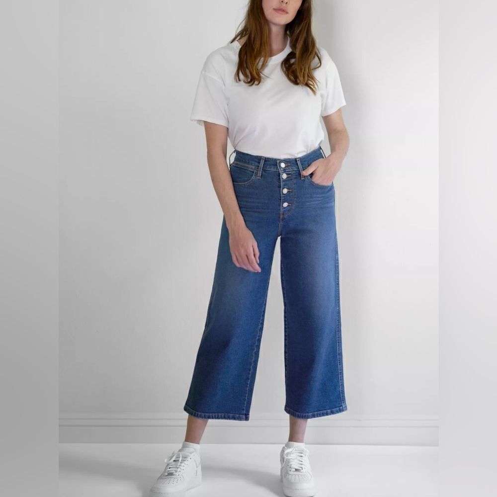 Levi’s Mile High Rise Cropped Wide Leg Med Wash Denim Jeans Button Fly Size 31